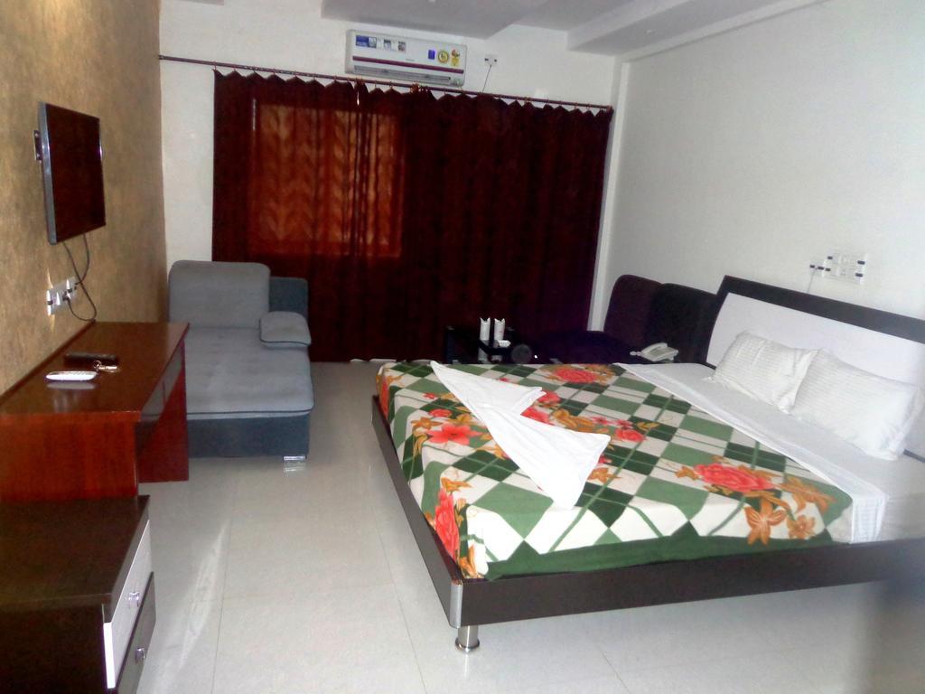 Hotel R K Palace Bodh Gaya Room photo