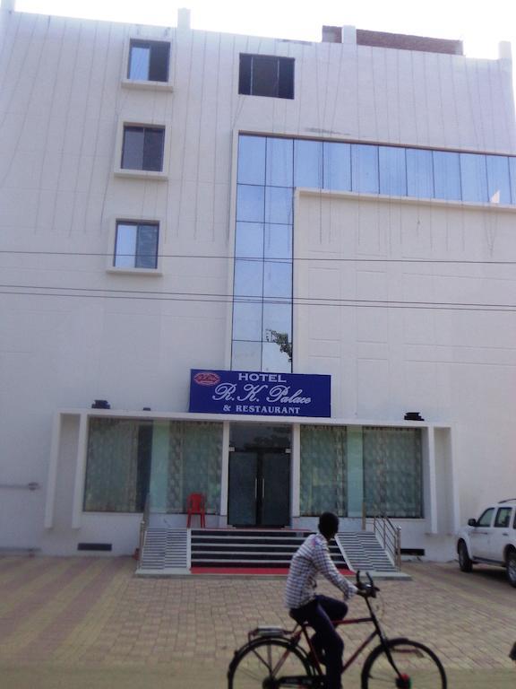 Hotel R K Palace Bodh Gaya Exterior photo